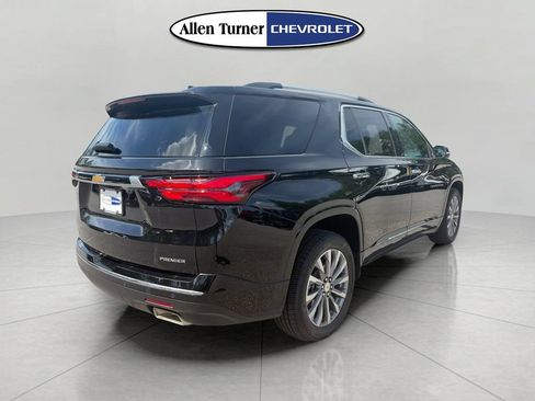 Used 2023 Chevrolet Traverse Premier FWD image 4