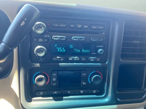 Used 2004 Chevrolet Silverado 2500 LT RWD image 16
