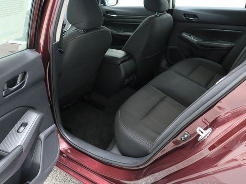 Used 2025 Nissan Altima 2.5 SV FWD image 27