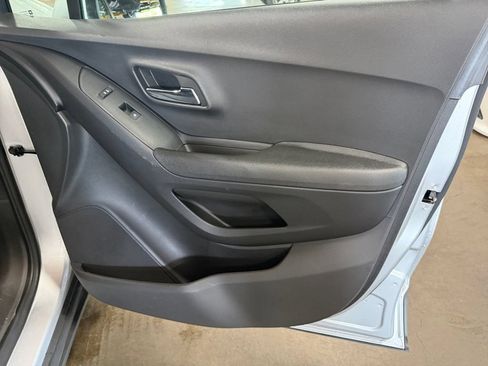 Used 2019 Chevrolet Trax LT w/ Driver Confidence Package FWD image 16