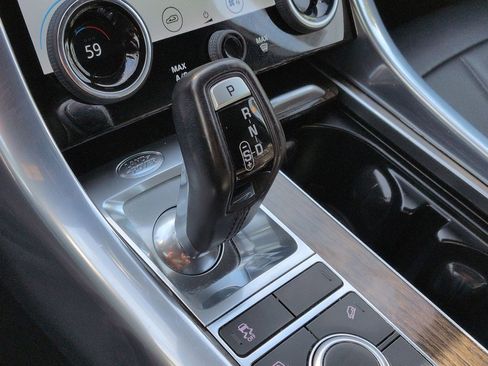 Used 2019 Land Rover Range Rover Sport SE image 18