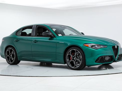 New 2026 Alfa Romeo Giulia w/ Driving Assist Package RWD image 7