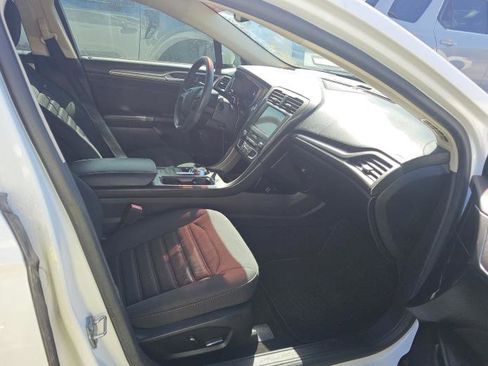 Used 2019 Ford Fusion SE FWD image 8