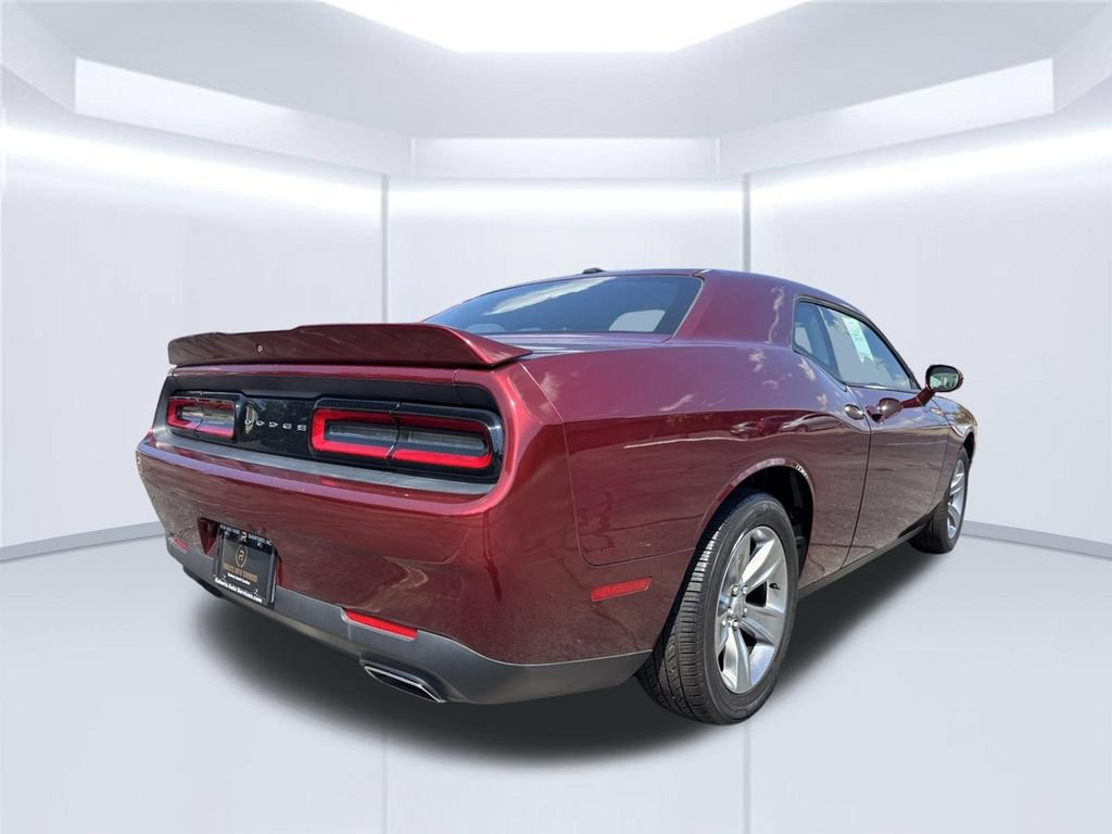 Used 2018 Dodge Challenger SXT RWD image 6