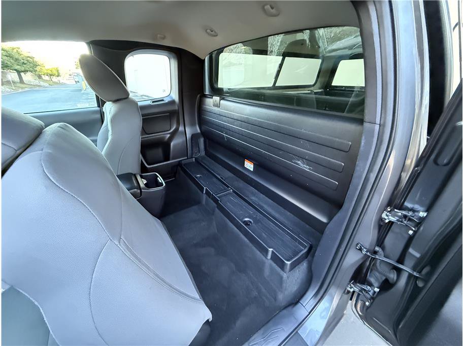 Used 2017 Toyota Tacoma SR AWD/4WD image 18