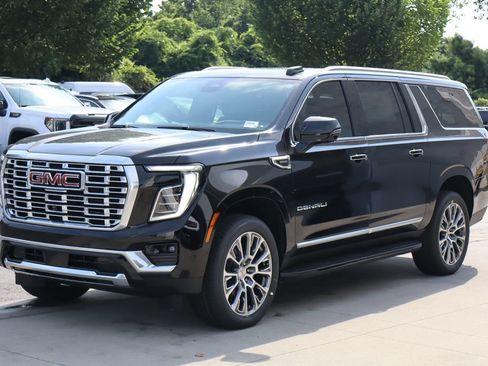 New 2026 GMC Yukon XL Denali w/ Advanced Technology Package AWD/4WD image 2