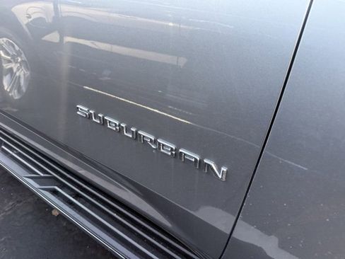 Used 2023 Chevrolet Suburban LT image 4