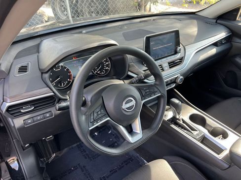 Used 2025 Nissan Altima 2.5 SV image 29