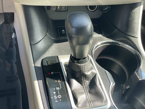 Used 2016 Toyota Highlander LE image 10