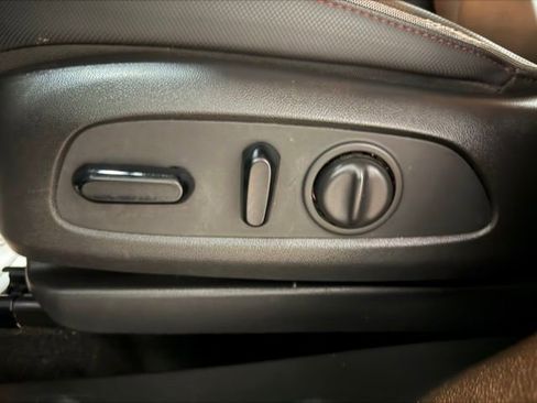 Used 2022 Chevrolet TrailBlazer RS w/ Technology Package image 16