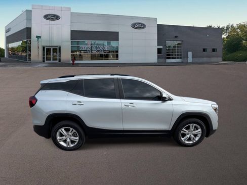 Used 2022 GMC Terrain SLE w/ Driver Convenience Package AWD/4WD image 10