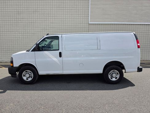 Used 2019 Chevrolet Express 2500 RWD image 4