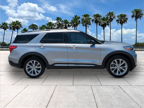 Certified 2022 Ford Explorer Platinum w/ Equipment Group 601A AWD/4WD image 8