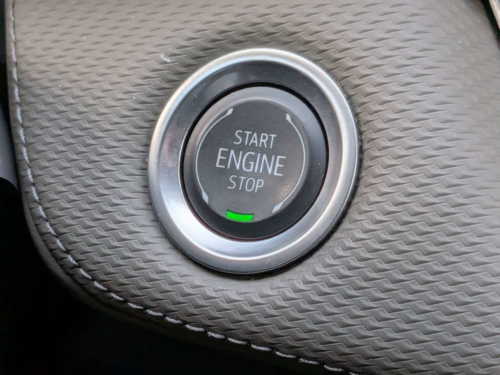 Used 2025 Chevrolet Equinox LT FWD image 30