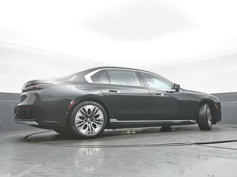 Used 2023 BMW i7 xDrive60 AWD/4WD image 33
