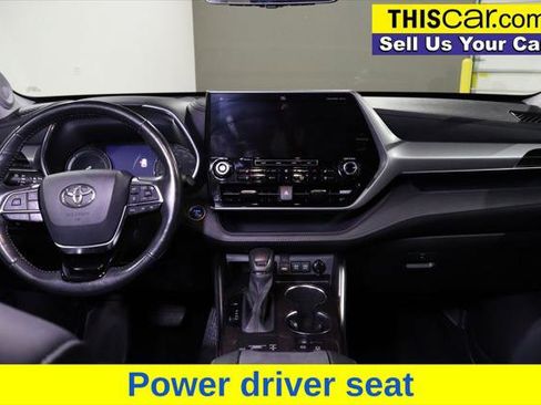 Used 2021 Toyota Highlander Platinum image 17