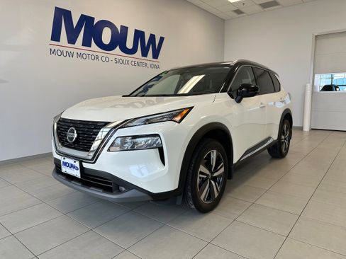 Used 2021 Nissan Rogue SL image 3