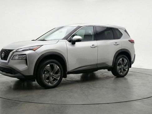 Used 2025 Nissan Rogue SV image 3
