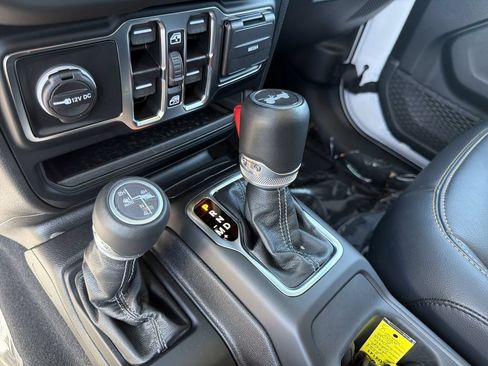 Used 2024 Jeep Wrangler Unlimited Sahara w/ Technology Group AWD/4WD image 28