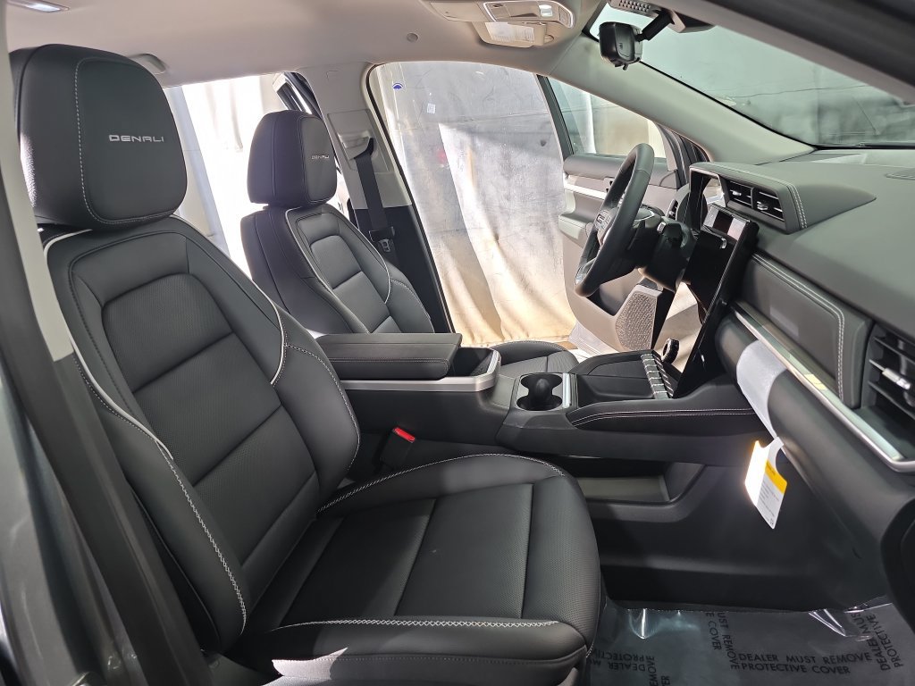 New 2027 GMC Terrain Denali w/ LPO, Black Badging Package AWD/4WD image 10