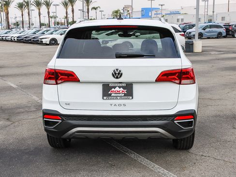 Used 2022 Volkswagen Taos SE w/ Panoramic Sunroof Package image 7