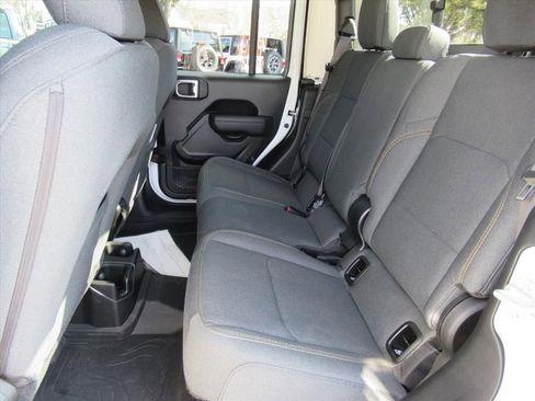 New 2025 Jeep Gladiator Sport image 28