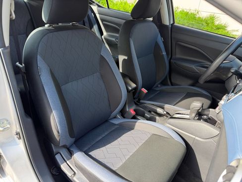 Used 2025 Nissan Versa SV FWD image 31