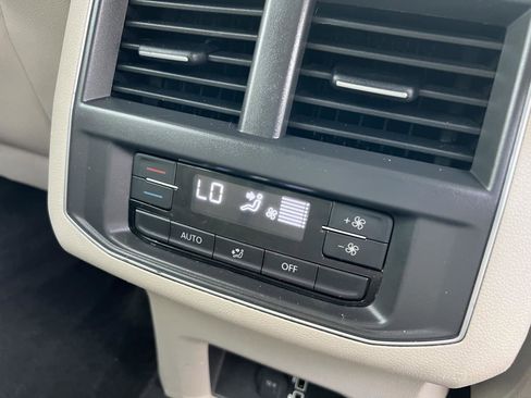 Used 2018 Volkswagen Atlas SE w/ R-Line Package image 21