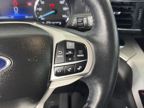 Used 2023 Ford Explorer XLT w/ Equipment Group 202A AWD/4WD image 34