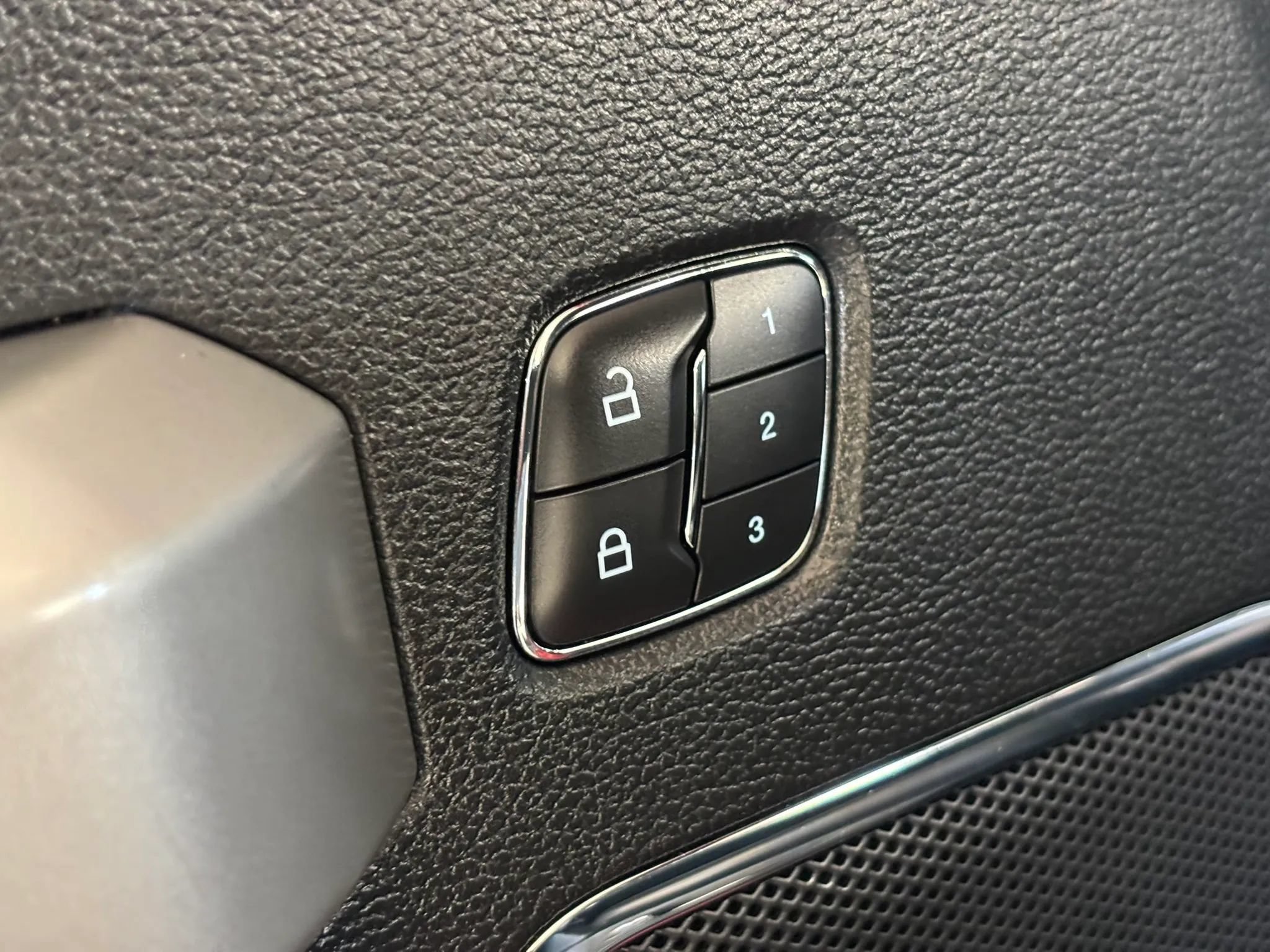 Used 2015 Ford F150 Lariat w/ Equipment Group 502A Luxury AWD/4WD image 22