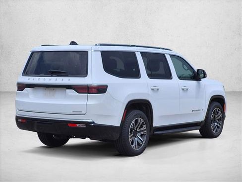 Used 2024 Jeep Wagoneer Series II w/ Flexible Seating Group AWD/4WD image 5