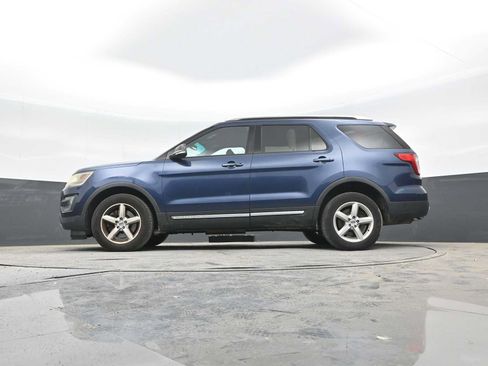 Used 2016 Ford Explorer XLT w/ Equipment Group 202A AWD/4WD image 25