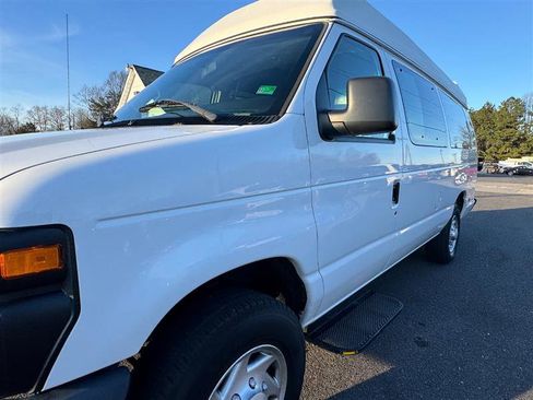 Used 2014 Ford E-250 and Econoline 250 Extended w/ Power Group image 11