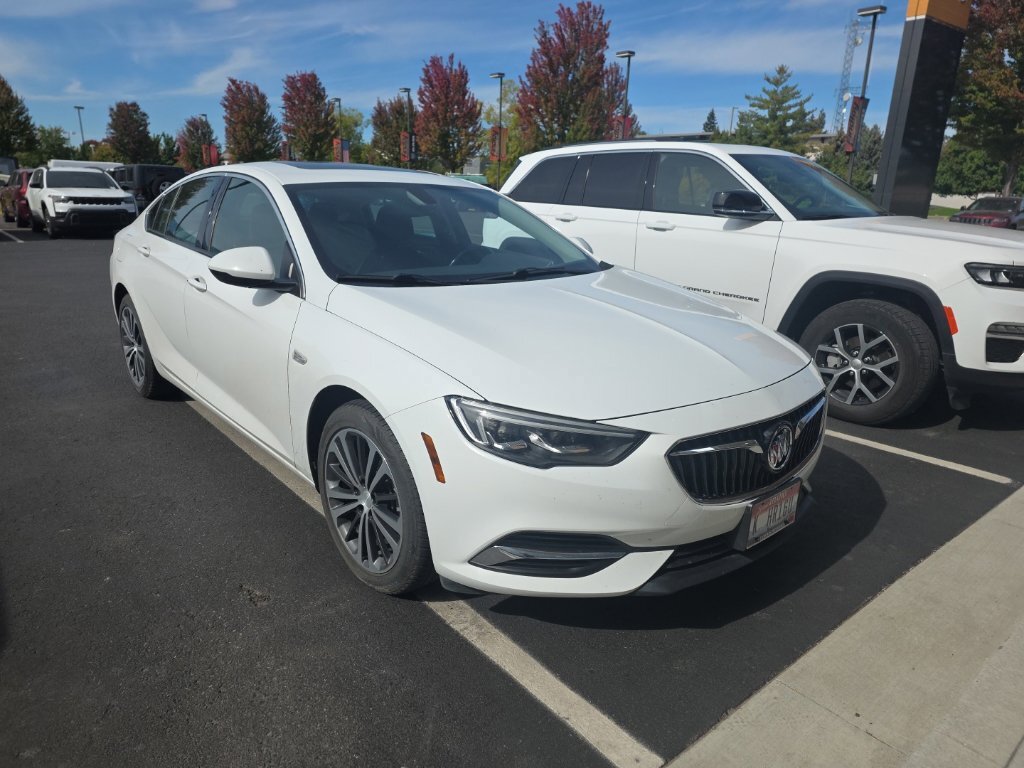 Used 2019 Buick Regal Preferred w/ Driver Confidence Package I FWD image 3