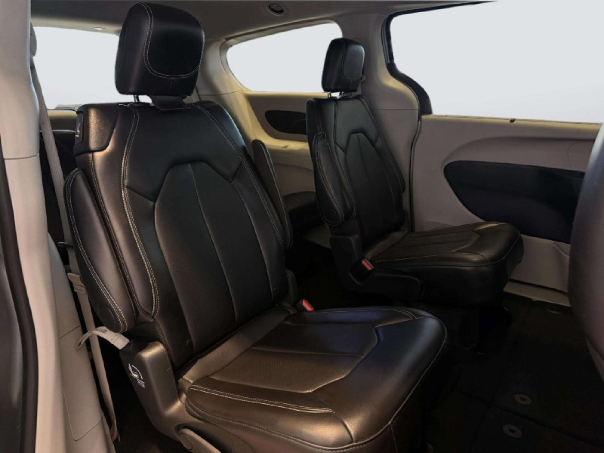 Used 2024 Chrysler Pacifica Touring-L FWD image 35