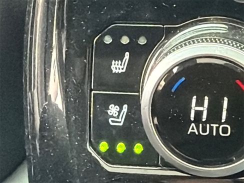 Used 2021 Toyota Highlander Limited image 31