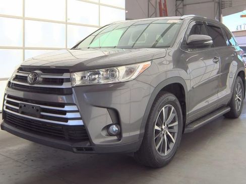 Used 2018 Toyota Highlander XLE w/ Protection Package #3 AWD/4WD image 7