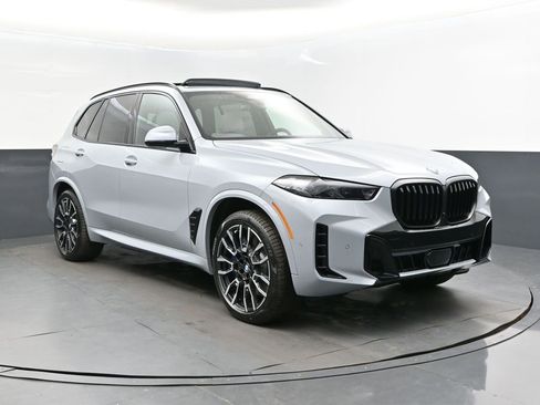 New 2026 BMW X5 xDrive50e w/ M Sport Package image 9