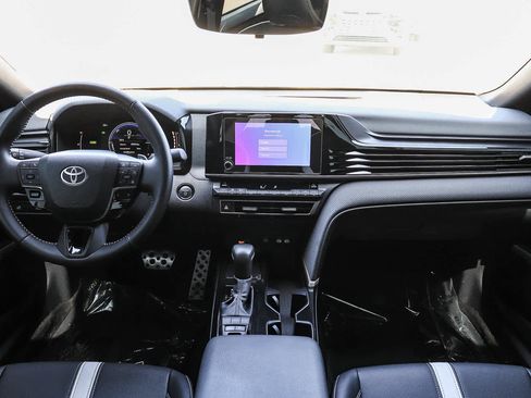 Used 2025 Toyota Camry SE FWD image 12