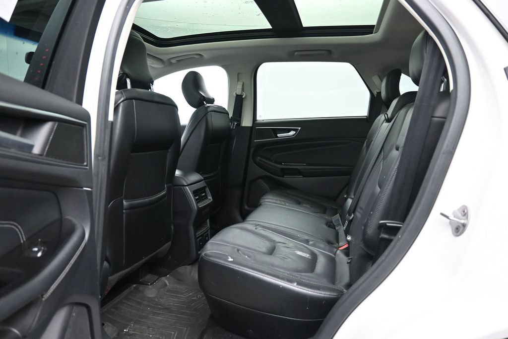Used 2016 Ford Edge Titanium w/ Equipment Group 301A AWD/4WD image 25