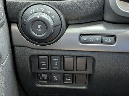 Used 2021 Nissan Titan PRO-4X w/ Pro-4x Convenience Package AWD/4WD image 16