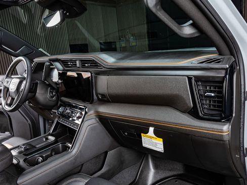 Used 2025 GMC Sierra 2500 AT4 w/ Technology Package image 18