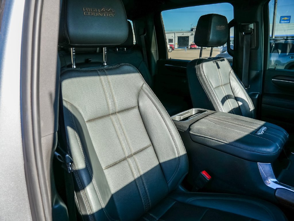 Used 2024 Chevrolet Silverado 3500 High Country w/ Technology Package AWD/4WD image 23