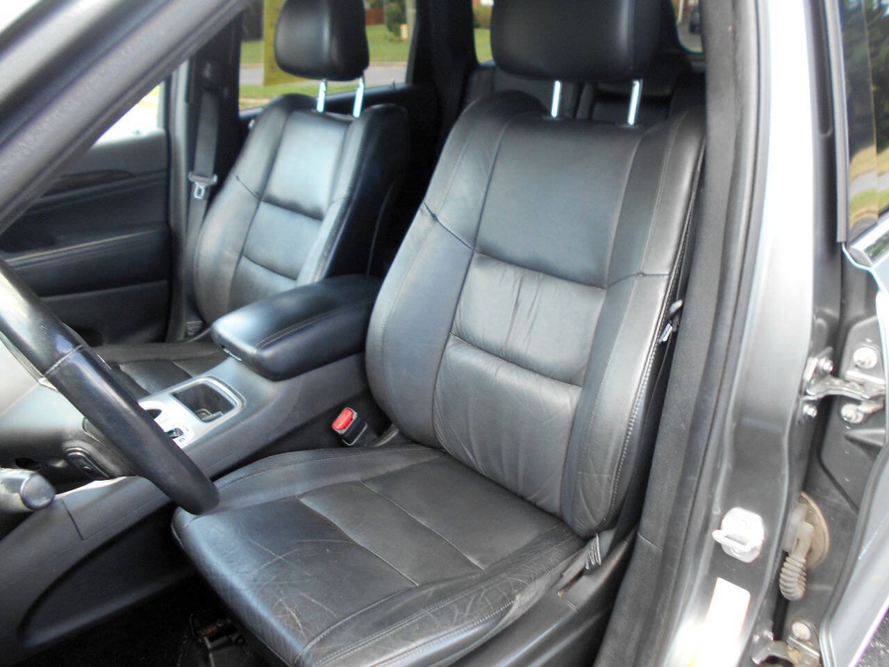 Used 2013 Jeep Grand Cherokee Laredo AWD/4WD image 9
