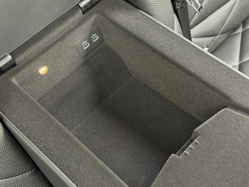 Used 2023 BMW 760i xDrive w/ Executive Package image 40