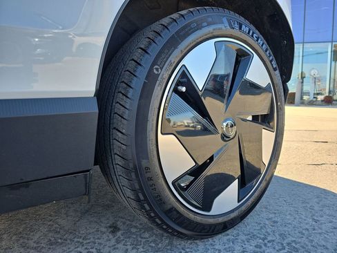 New 2025 Volvo EX30 Plus w/ Protection Package Premier image 43