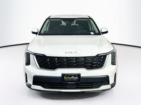 Used 2025 Kia Sorento LX FWD image 2