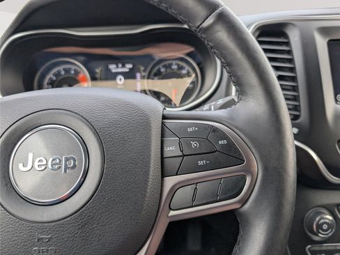 Used 2019 Jeep Cherokee Latitude Plus w/ Comfort/Convenience Group AWD/4WD image 23