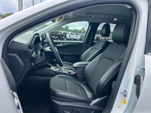 New 2025 Ford Escape SE w/ Class II Trailer Tow Package FWD image 15