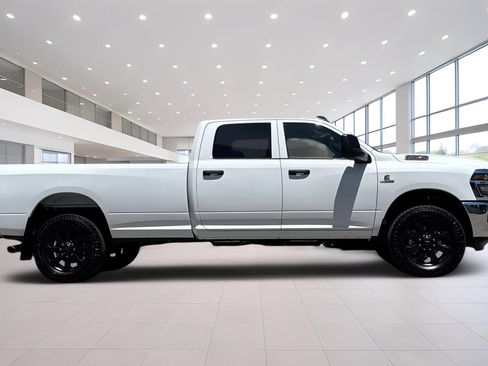 Used 2026 RAM 3500 Tradesman w/ Chrome Appearance Group A AWD/4WD image 3